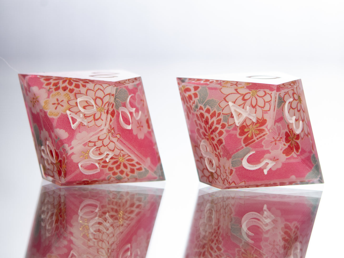 Sakura Matsuri - 7 Piece Handmade Resin Dice