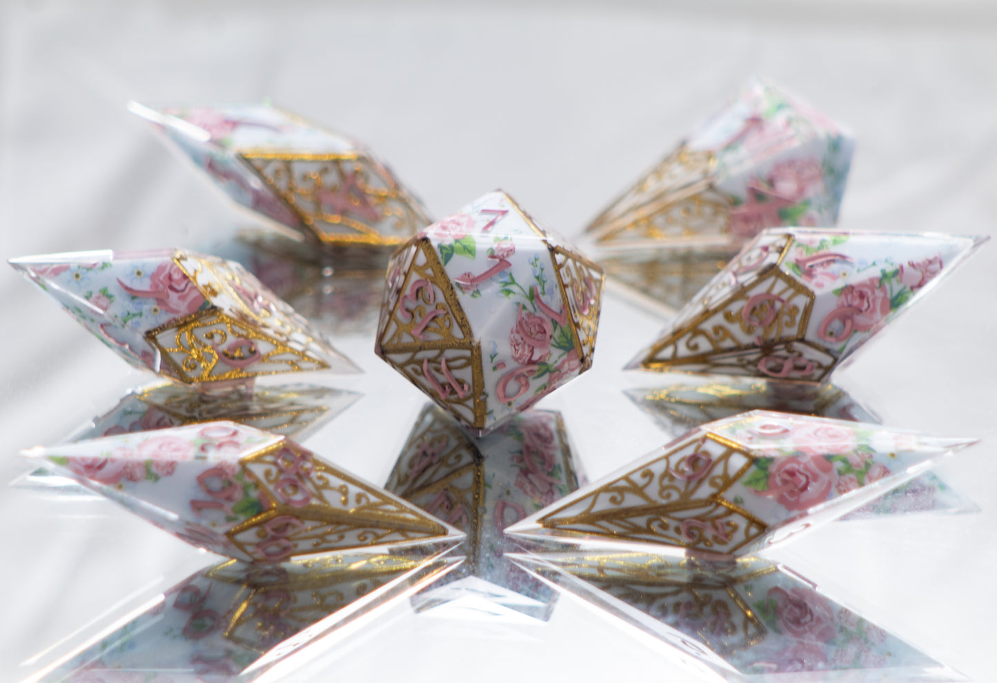 Rococo Roses - Sharp 7 Piece Handmade Resin Dice