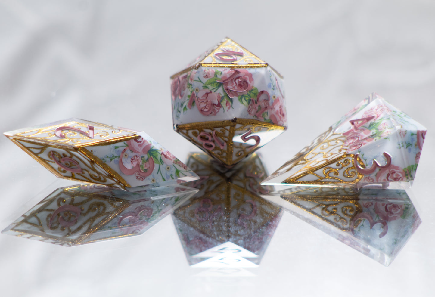 Rococo Roses - Sharp 7 Piece Handmade Resin Dice