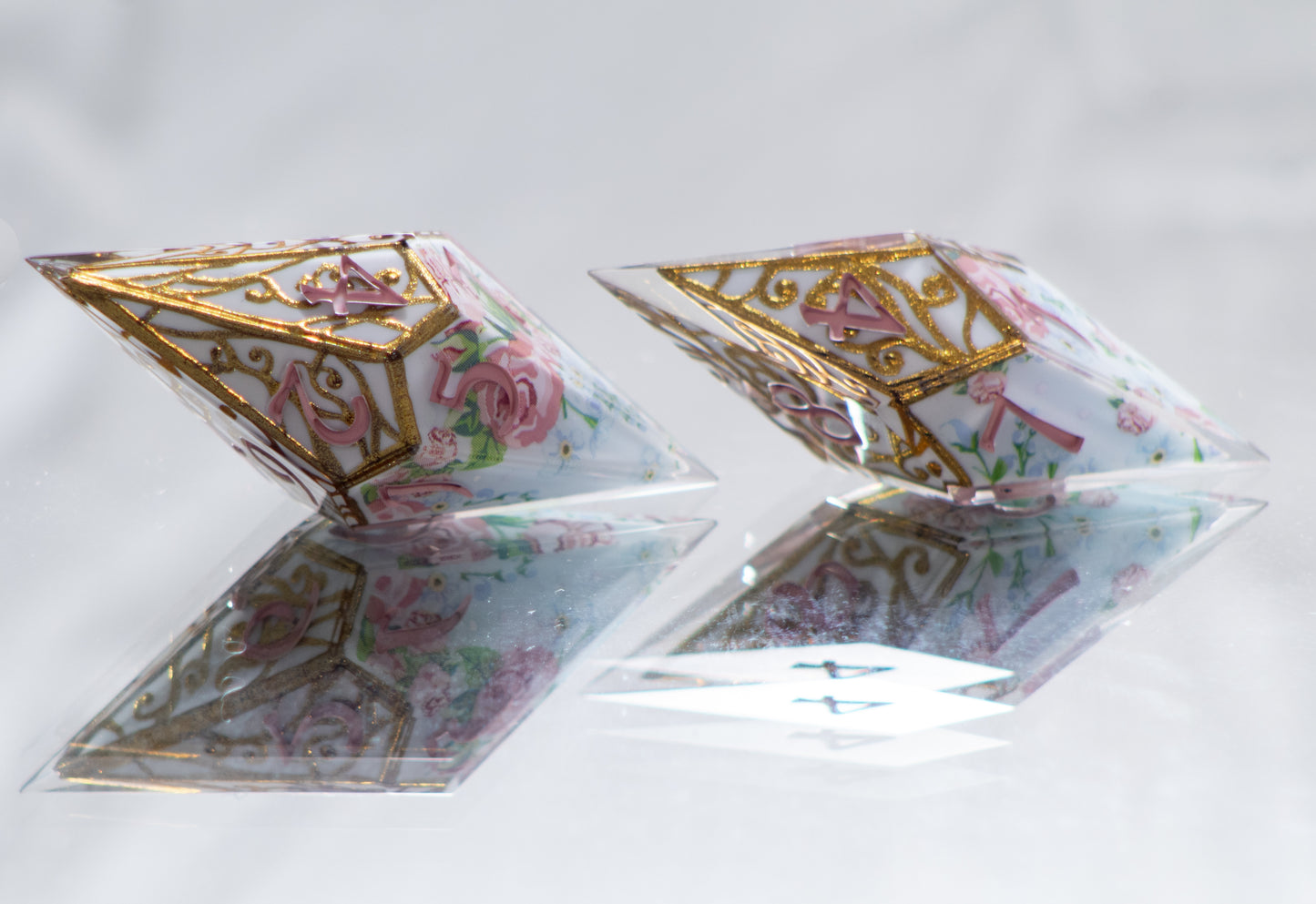 Rococo Roses - Sharp 7 Piece Handmade Resin Dice
