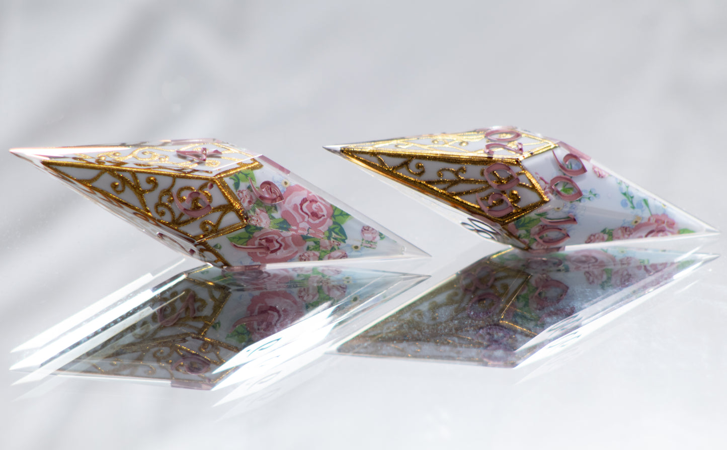Rococo Roses - Sharp 7 Piece Handmade Resin Dice