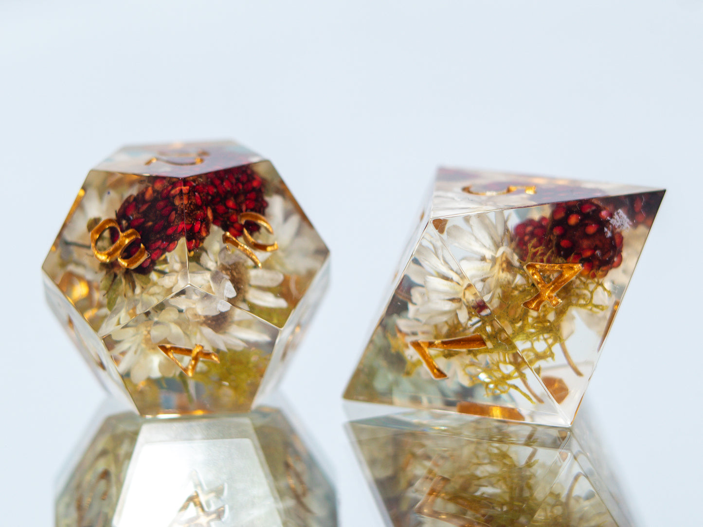 Wild Strawberries - 7 Piece Handmade Resin Dice