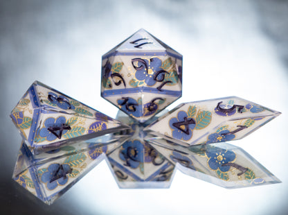 Matsuri Fabric - Sharp 7 Piece Handmade Resin Dice