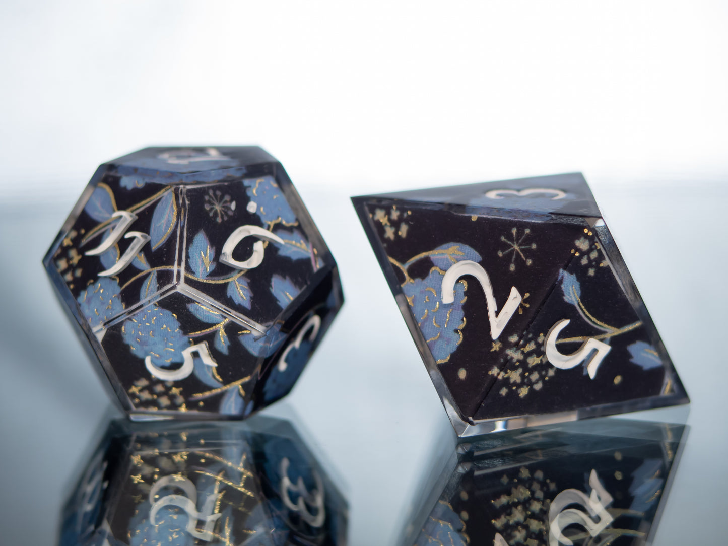 Tsumugi - 7 Piece Handmade Resin Dice