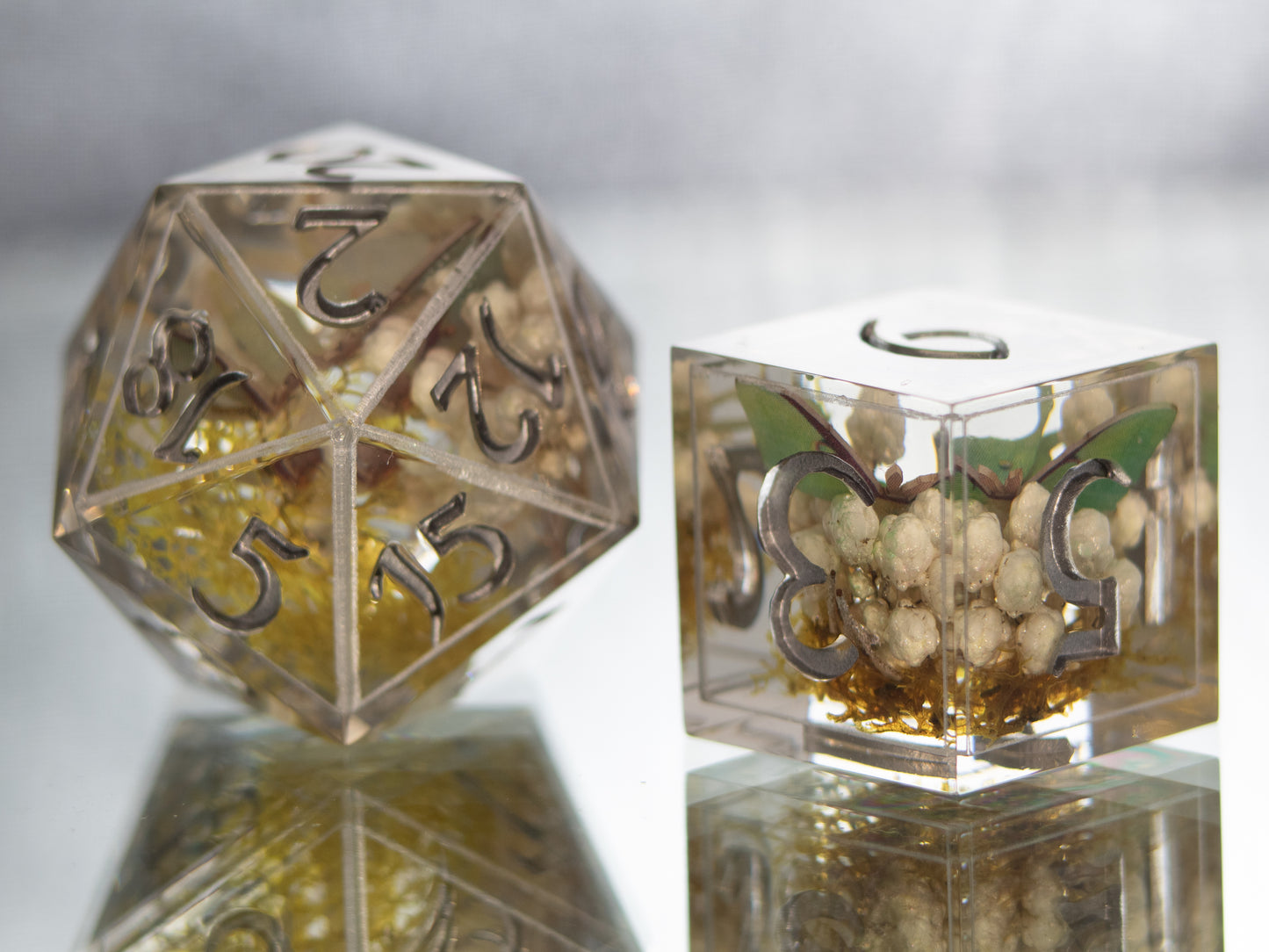 Luna Garden - Alt 7 Piece Handmade Resin Dice