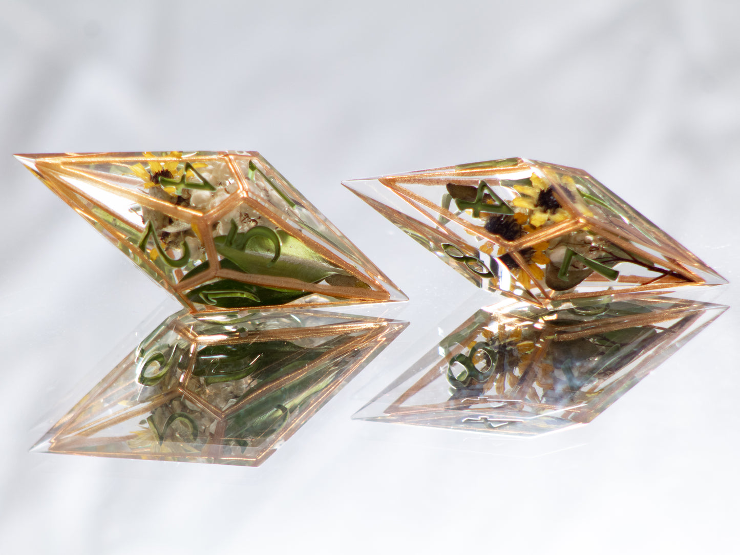 Sunflower Terrarium - Sharp 7 Piece Handmade Resin Dice