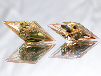 Sunflower Terrarium - Sharp 7 Piece Handmade Resin Dice