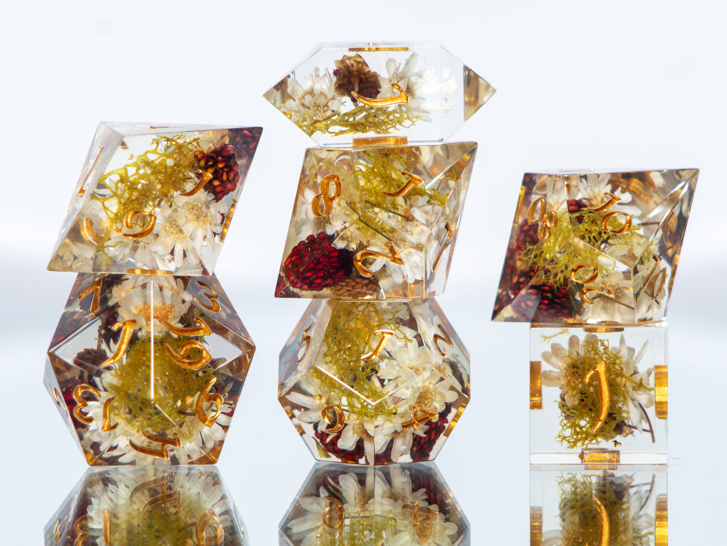 Wild Strawberries - 7 Piece Handmade Resin Dice