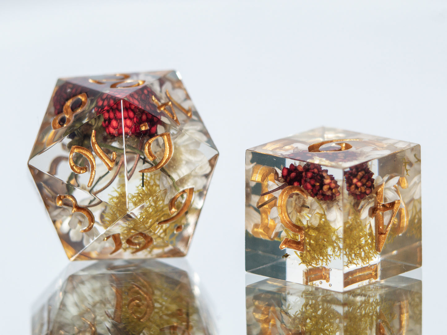 Wild Strawberries - 7 Piece Handmade Resin Dice