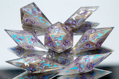 Huntrix - Sharp 7 Piece Handmade Resin Dice
