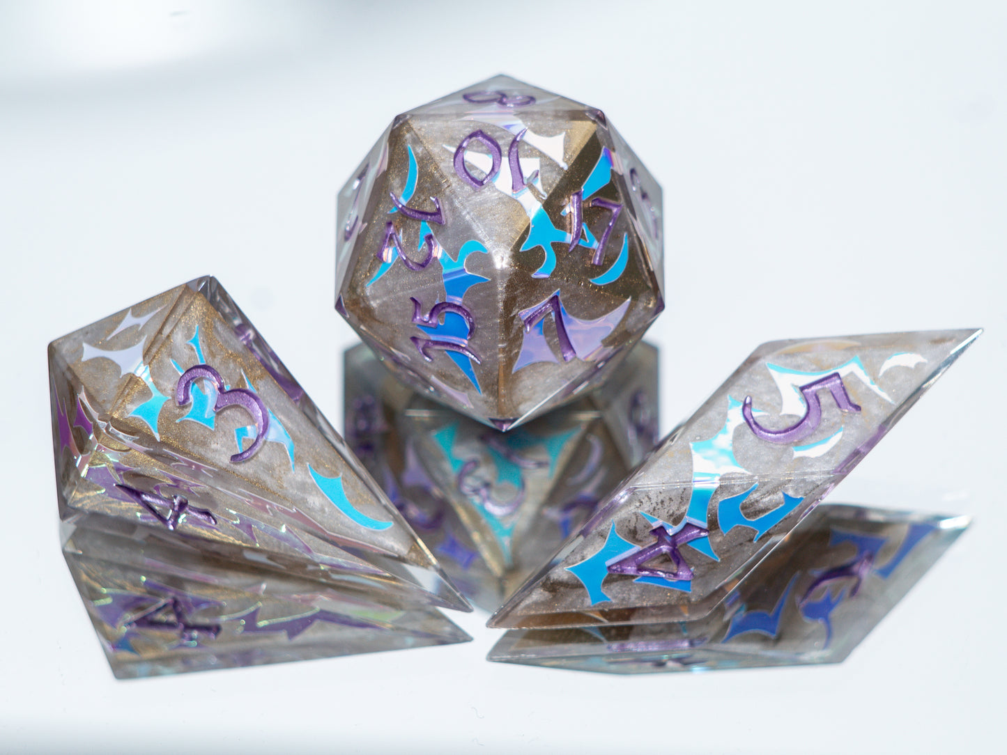 Huntrix - Sharp 7 Piece Handmade Resin Dice