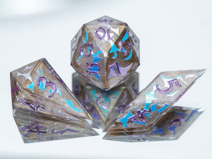 Huntrix - Sharp 7 Piece Handmade Resin Dice