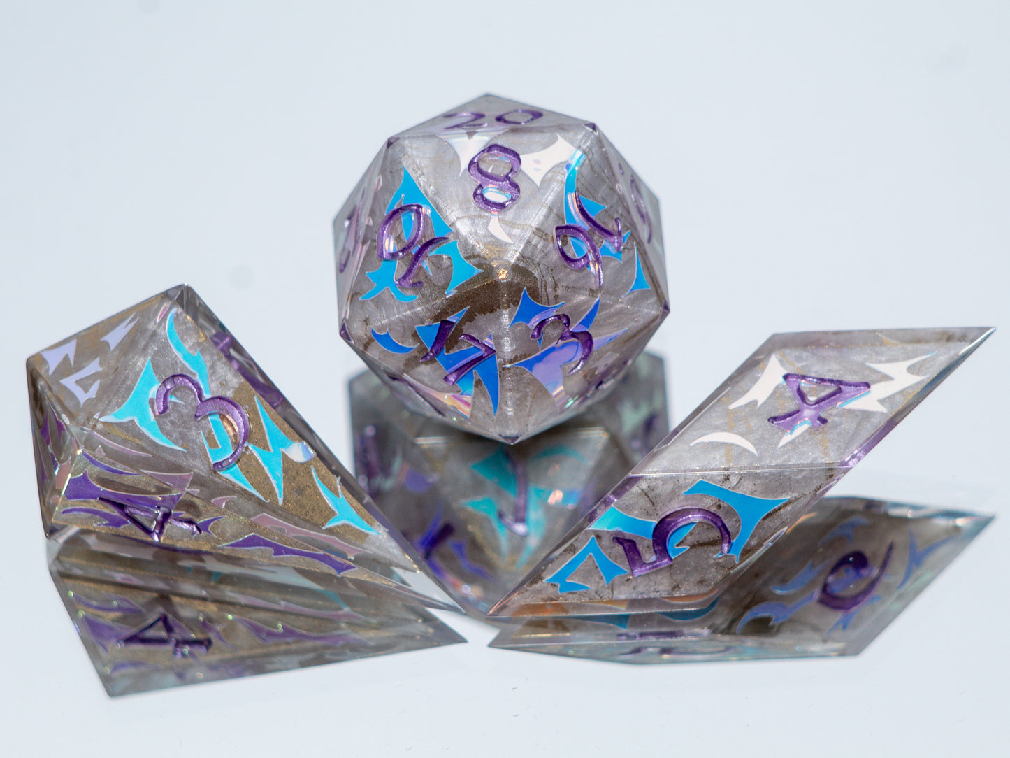 Huntrix - Sharp 7 Piece Handmade Resin Dice