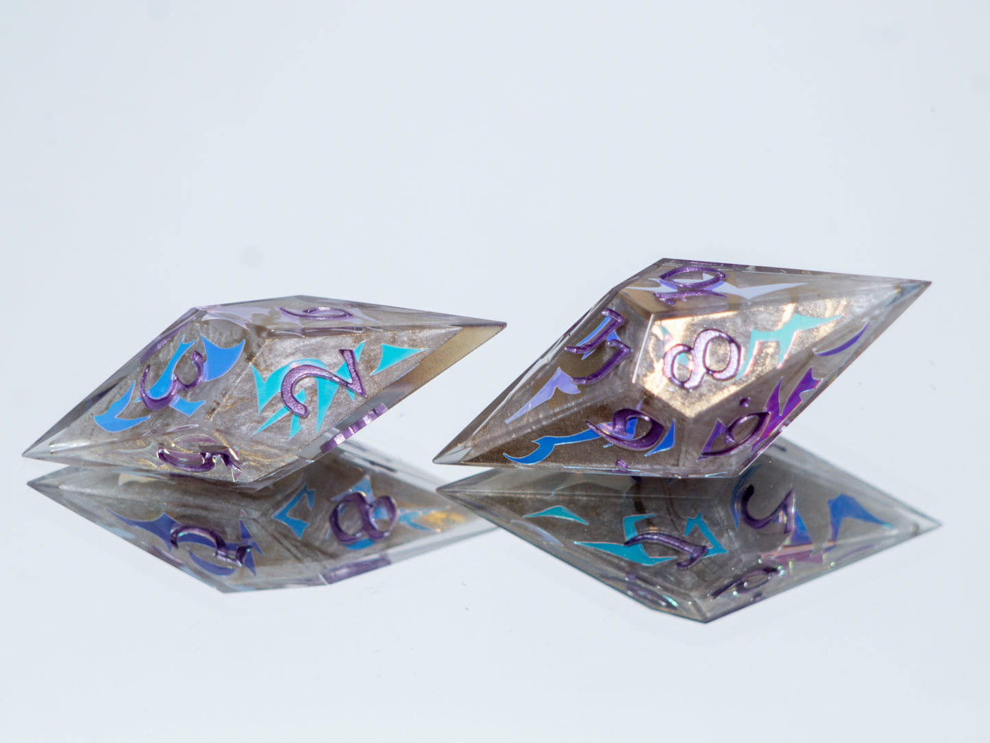 Huntrix - Sharp 7 Piece Handmade Resin Dice