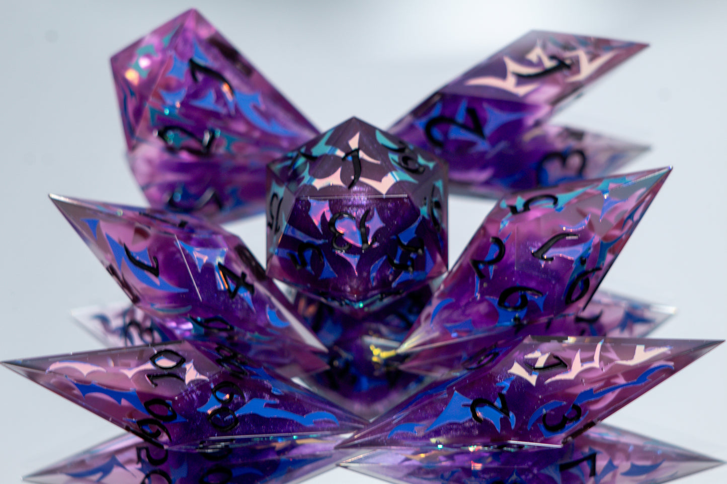 Saja Boys - Sharp 7 Piece Handmade Resin Dice