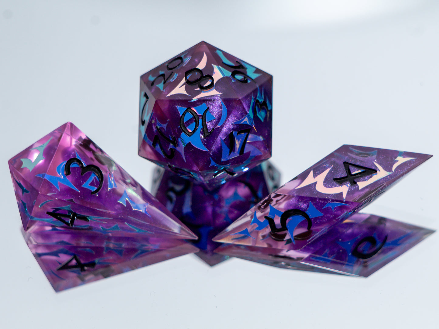 Saja Boys - Sharp 7 Piece Handmade Resin Dice