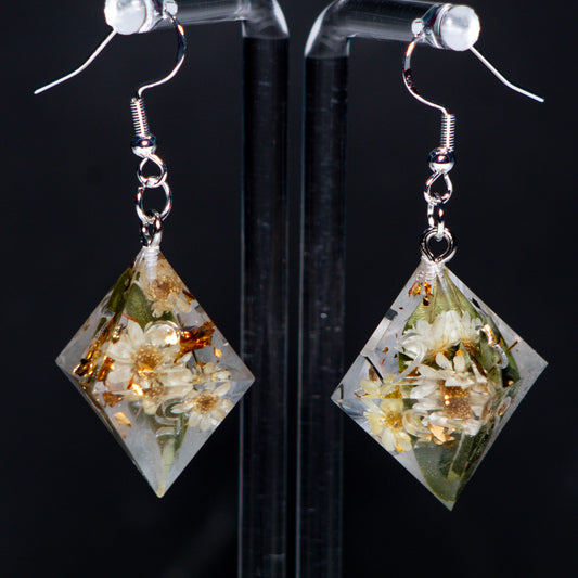 Delicate Gold Flower D8 Earrings